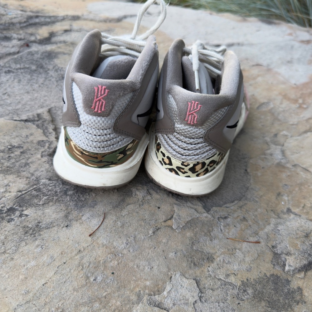 Nike Kyrie Infinity Leopard Camo Boys Size 5Y DD0334-006 - Picture 7 of 9